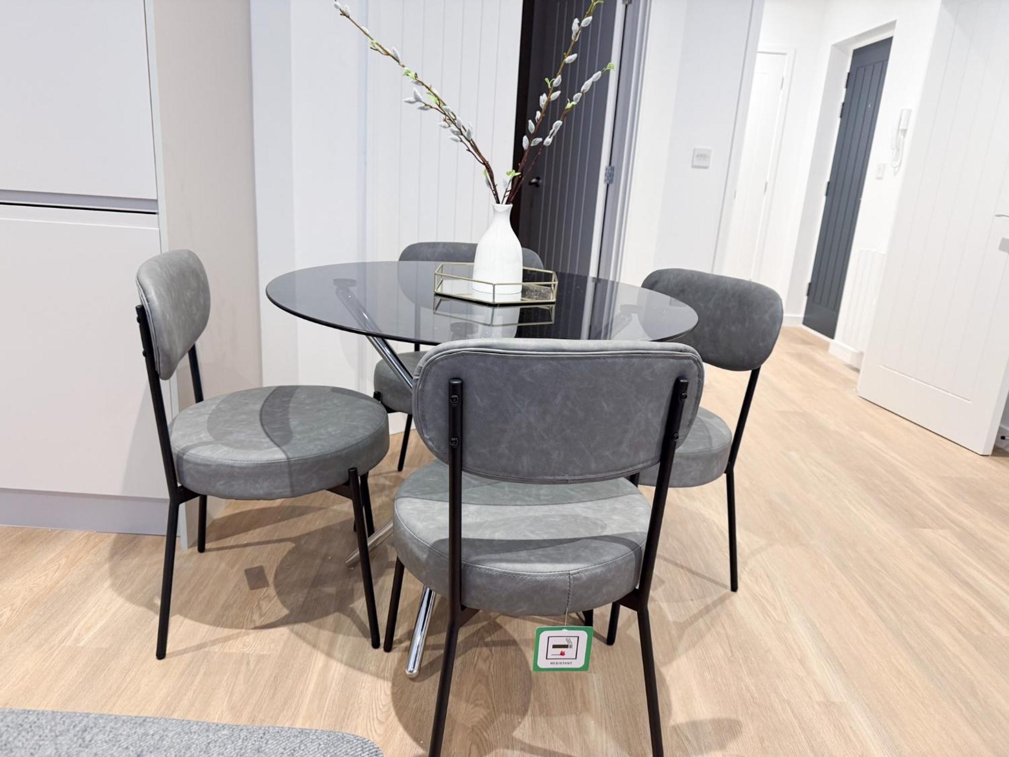 Spacious Modern 1 Bed Apartments In St Neots - Perfect For Contractors & Professionals - Free Parking - Wifi - Fully Equipped Kitchen - Smart Tv Ideal For Work Stays And Long Projects Saint Neots Exterior foto