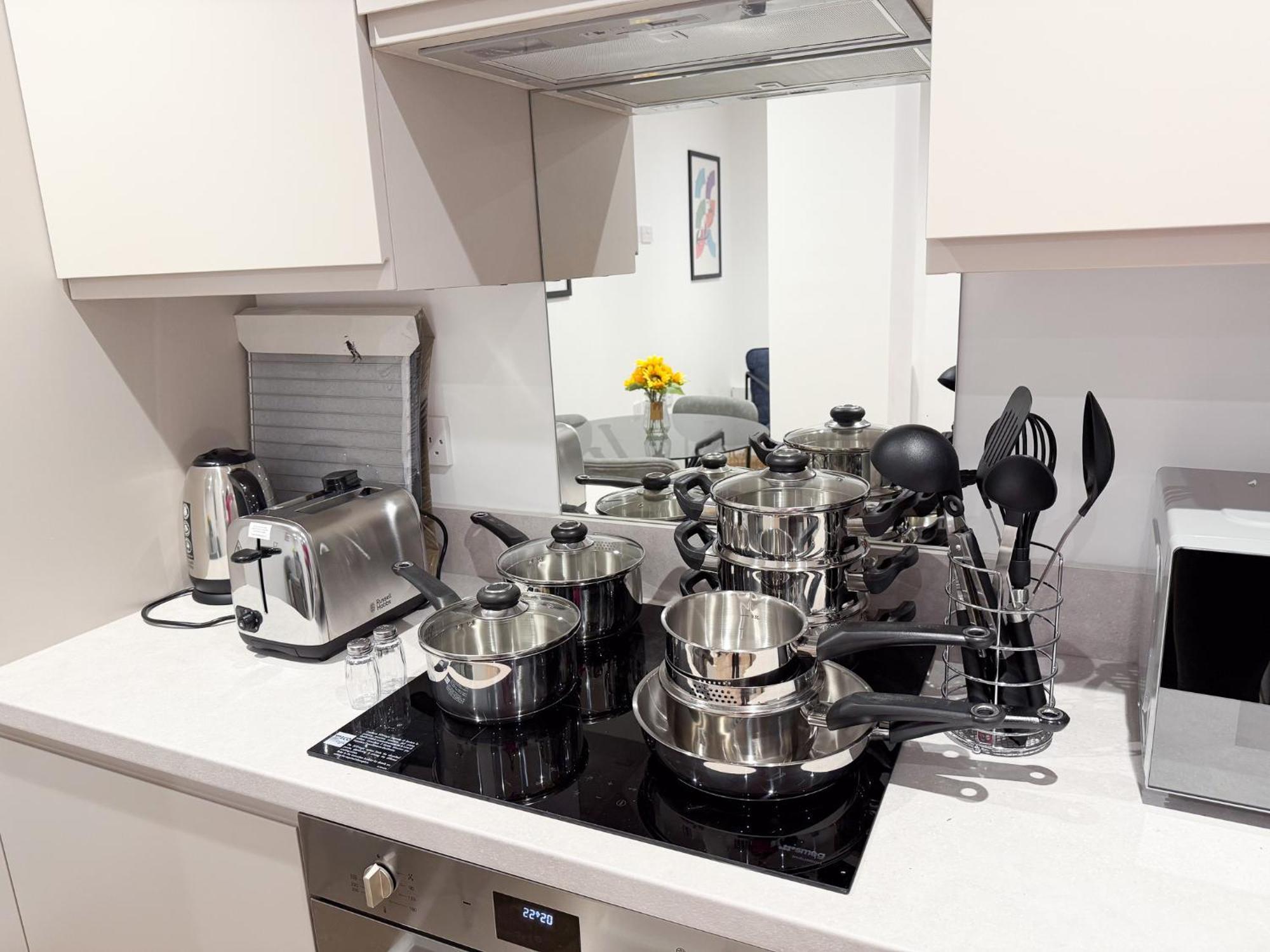 Spacious Modern 1 Bed Apartments In St Neots - Perfect For Contractors & Professionals - Free Parking - Wifi - Fully Equipped Kitchen - Smart Tv Ideal For Work Stays And Long Projects Saint Neots Exterior foto