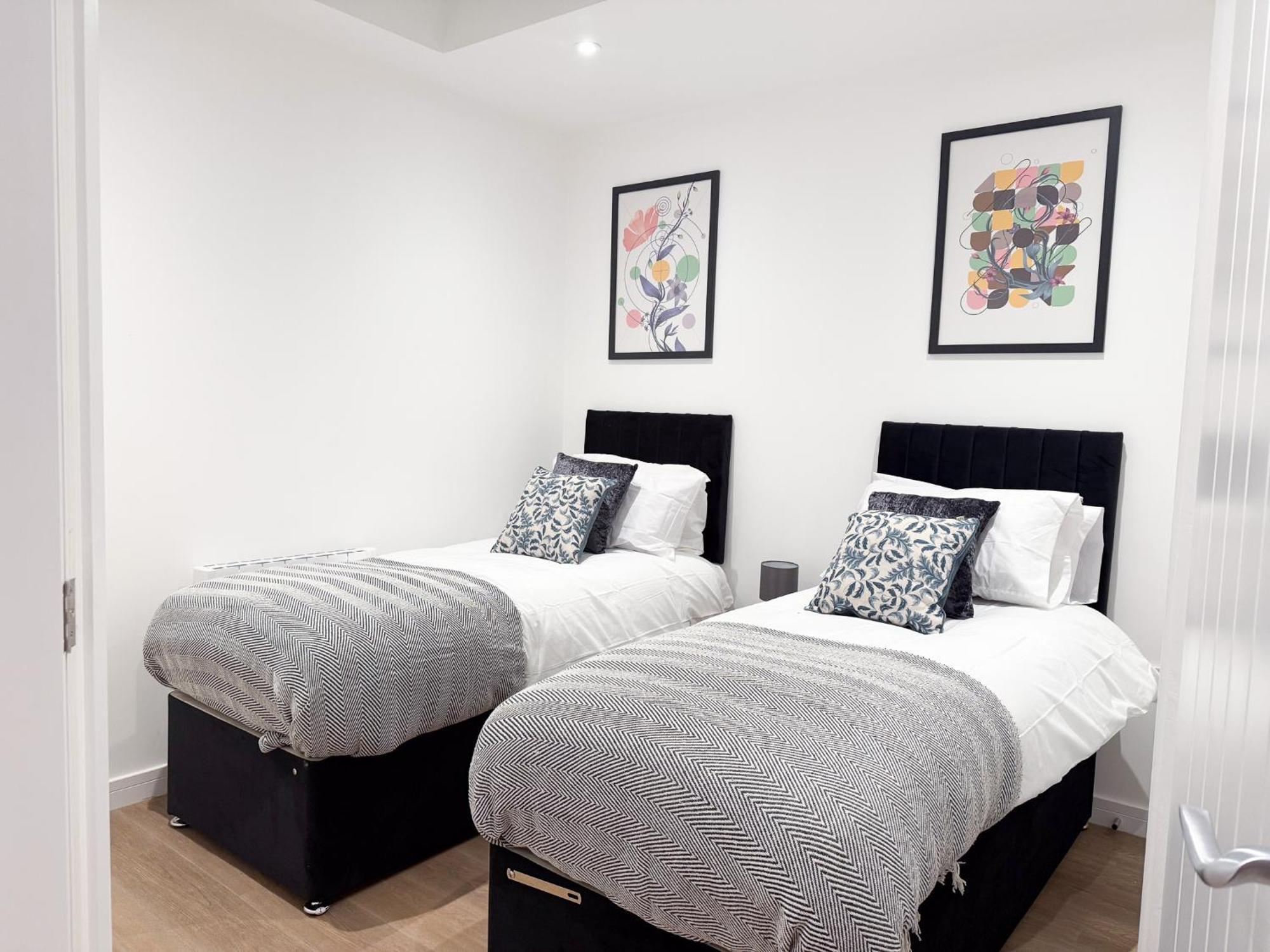 Spacious Modern 1 Bed Apartments In St Neots - Perfect For Contractors & Professionals - Free Parking - Wifi - Fully Equipped Kitchen - Smart Tv Ideal For Work Stays And Long Projects Saint Neots Exterior foto