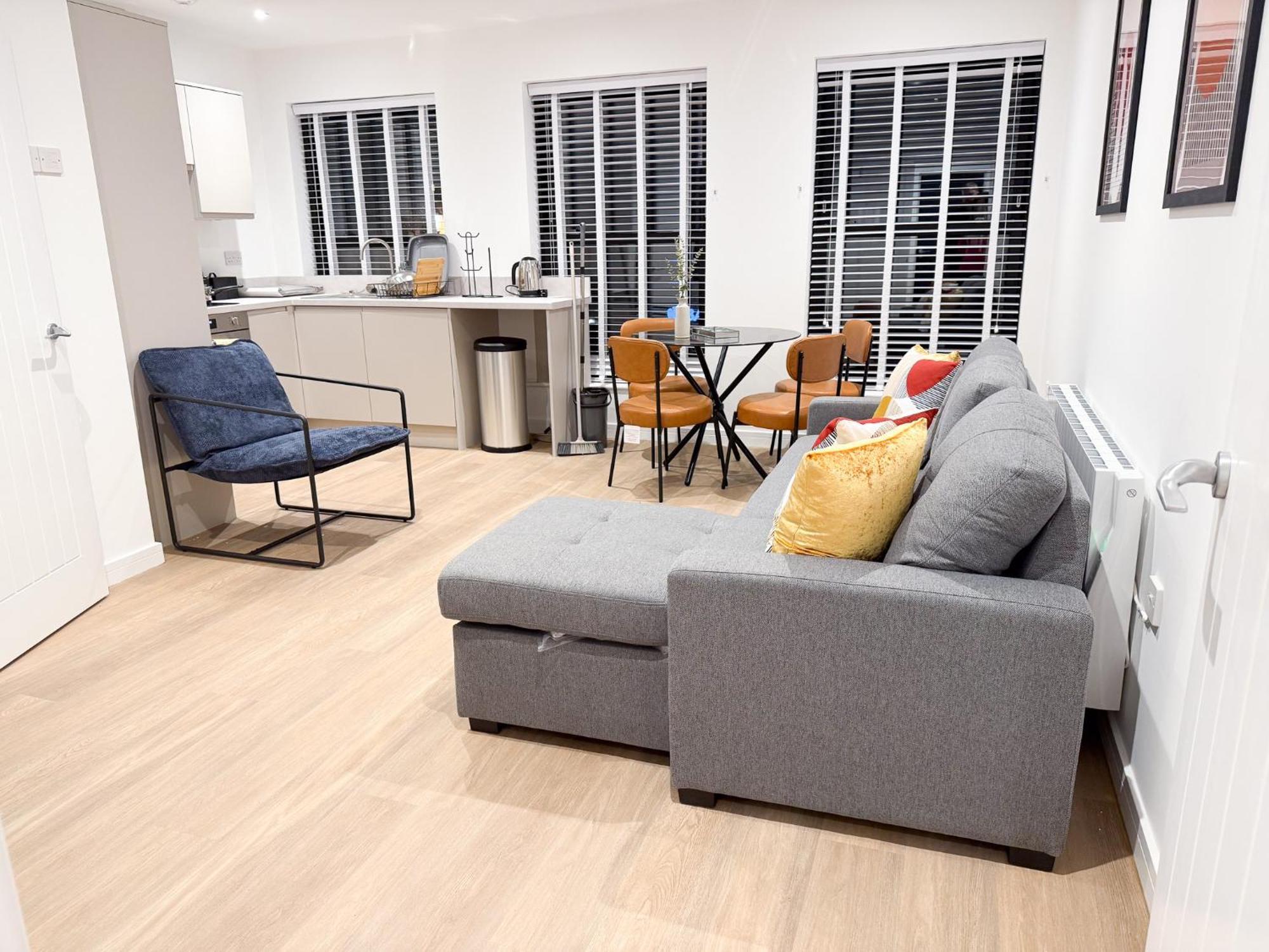 Spacious Modern 1 Bed Apartments In St Neots - Perfect For Contractors & Professionals - Free Parking - Wifi - Fully Equipped Kitchen - Smart Tv Ideal For Work Stays And Long Projects Saint Neots Exterior foto