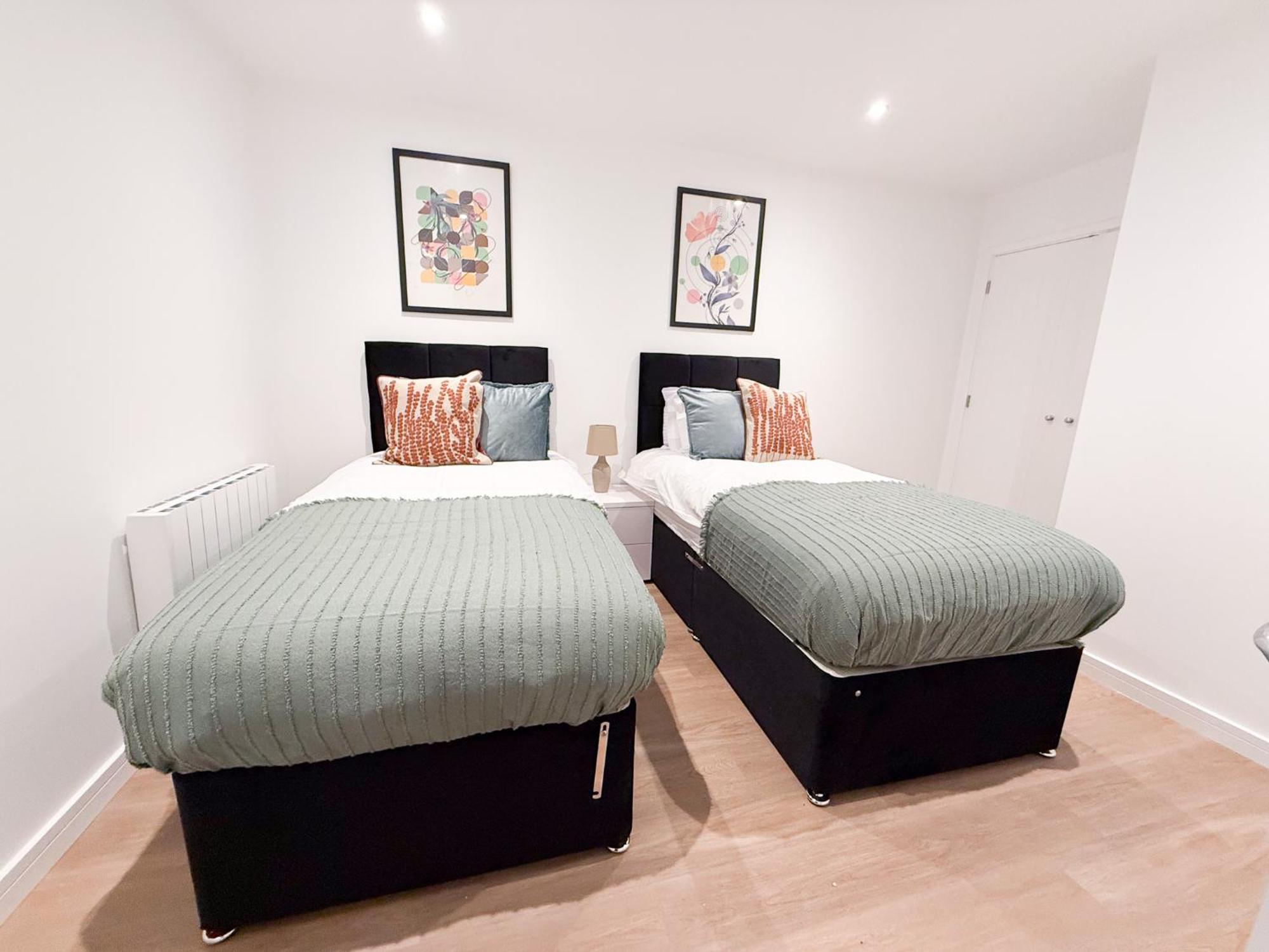 Spacious Modern 1 Bed Apartments In St Neots - Perfect For Contractors & Professionals - Free Parking - Wifi - Fully Equipped Kitchen - Smart Tv Ideal For Work Stays And Long Projects Saint Neots Exterior foto