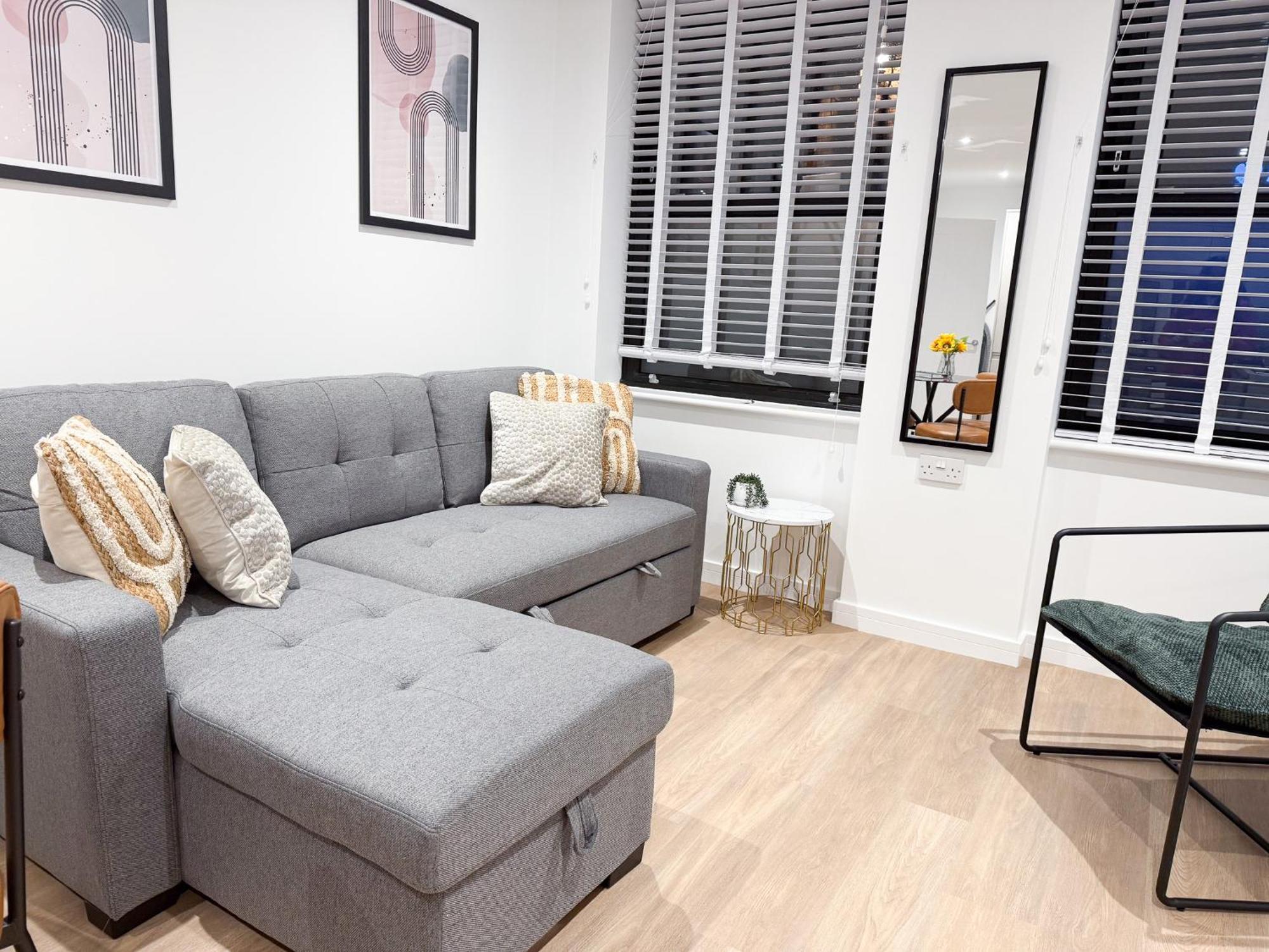 Spacious Modern 1 Bed Apartments In St Neots - Perfect For Contractors & Professionals - Free Parking - Wifi - Fully Equipped Kitchen - Smart Tv Ideal For Work Stays And Long Projects Saint Neots Exterior foto