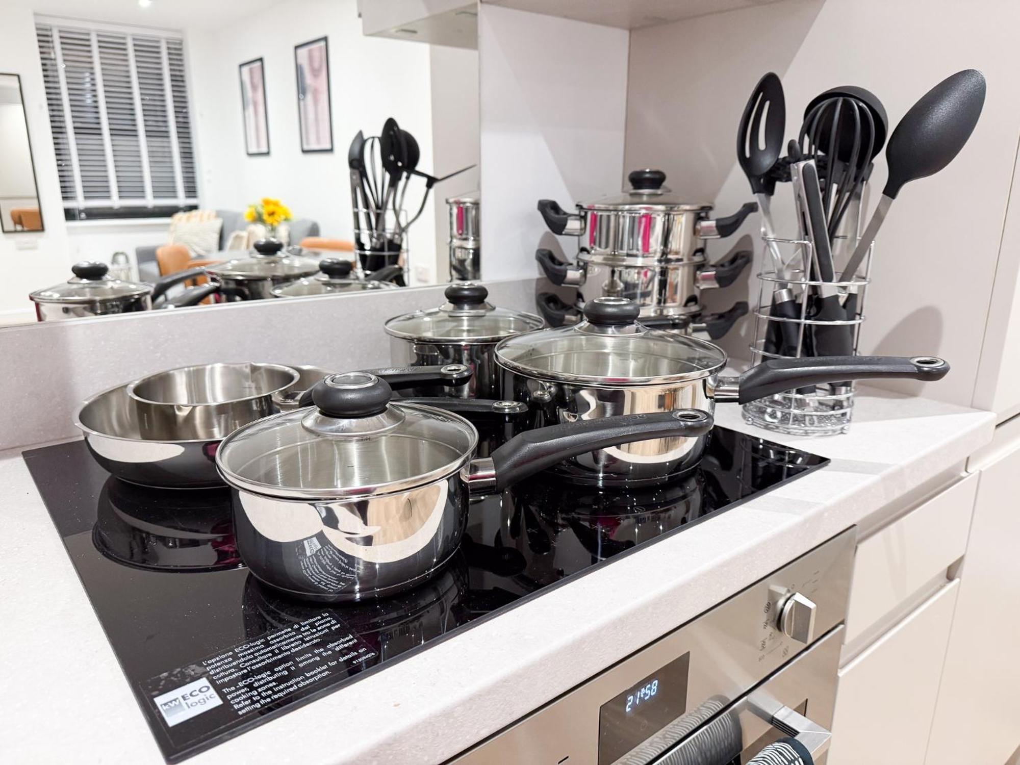 Spacious Modern 1 Bed Apartments In St Neots - Perfect For Contractors & Professionals - Free Parking - Wifi - Fully Equipped Kitchen - Smart Tv Ideal For Work Stays And Long Projects Saint Neots Exterior foto